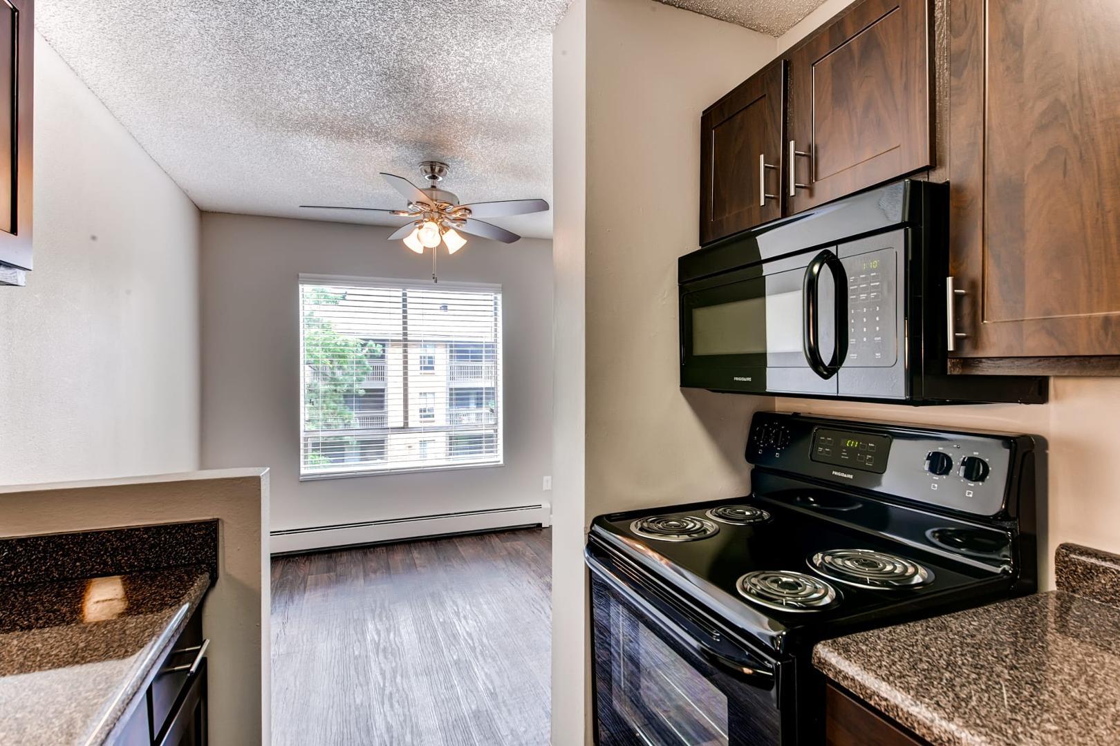 https://cdn.rentalbeast.com/listings/10337415_1727348227532.jpg.rbm