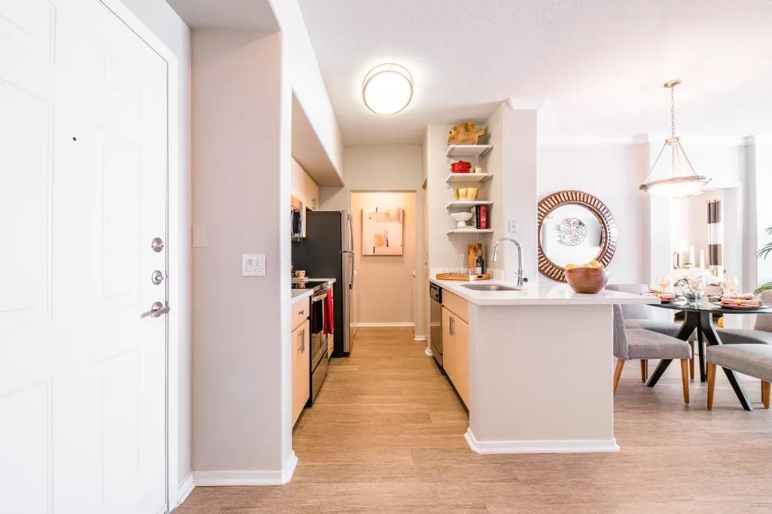 https://cdn.rentalbeast.com/listings/10352820_1727713568001.jpg.rbm