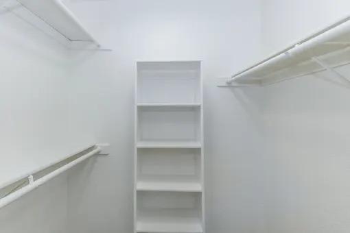 https://cdn.rentalbeast.com/listings/10353856_1727735922693.jpg.rbm