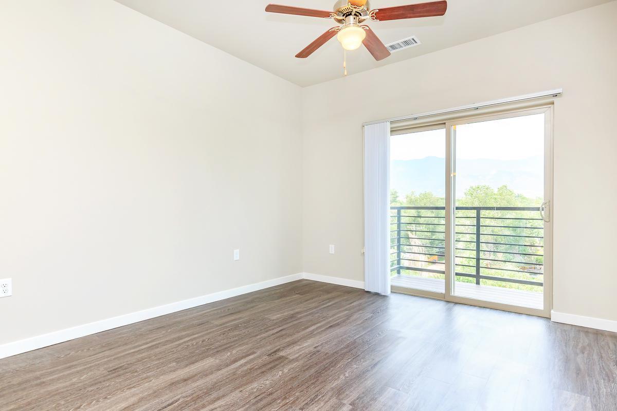 https://cdn.rentalbeast.com/listings/10354170_1727749153075.jpg.rbm