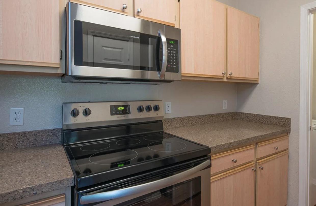 https://cdn.rentalbeast.com/listings/10376855_1728040335247.jpg.rbm