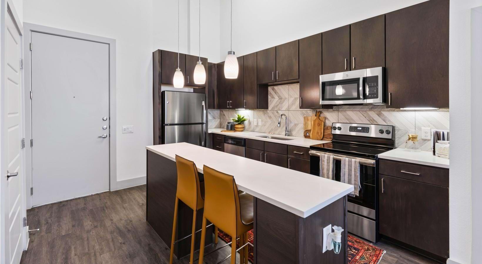 https://cdn.rentalbeast.com/listings/10415478_1728639388000.jpg.rbm