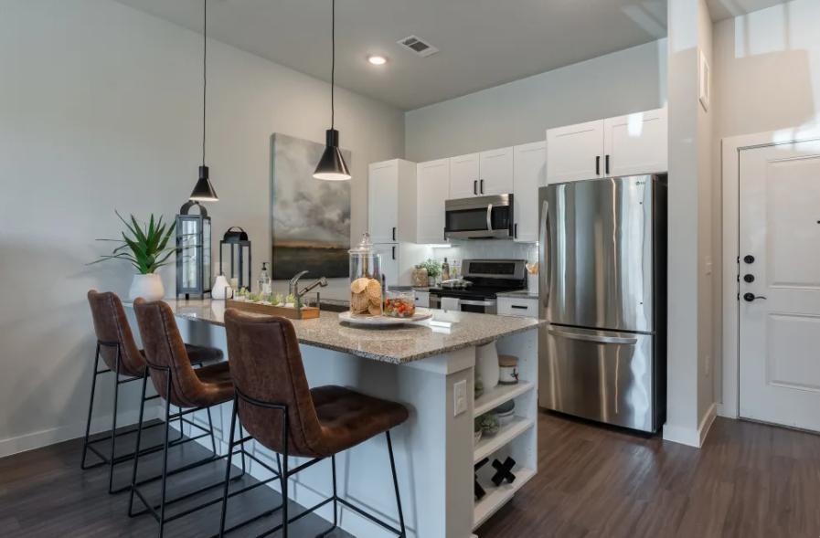 https://cdn.rentalbeast.com/listings/10460037_1729057988690.jpg.rbm
