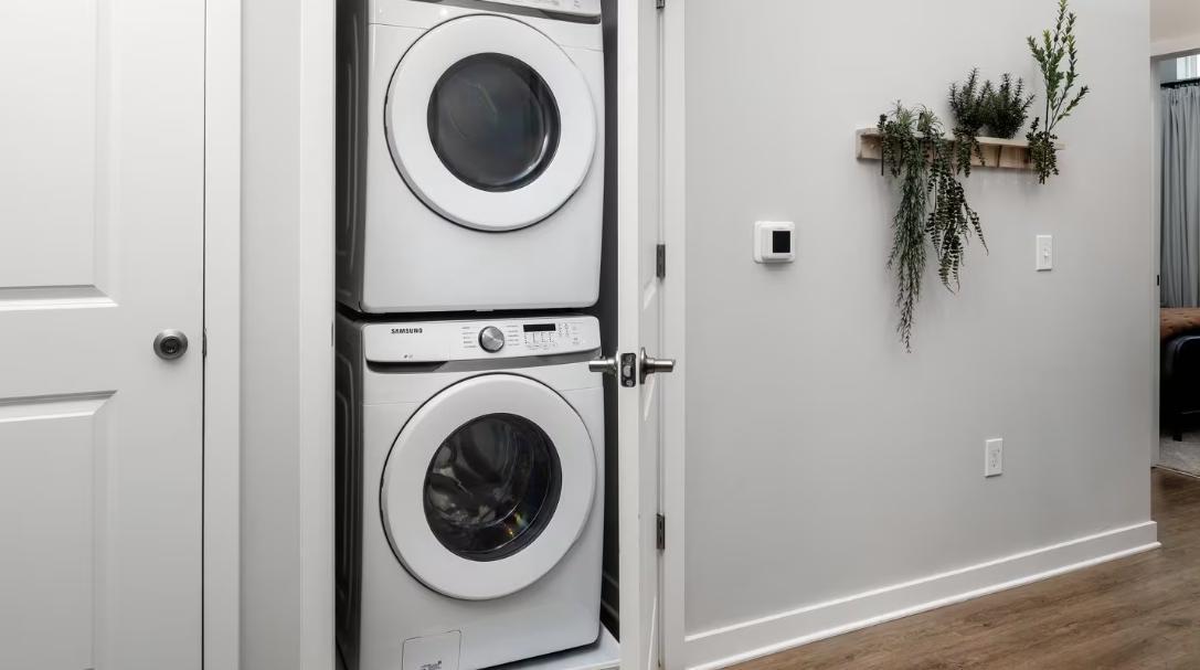 https://cdn.rentalbeast.com/listings/10491281_1729485309202.jpg.rbm