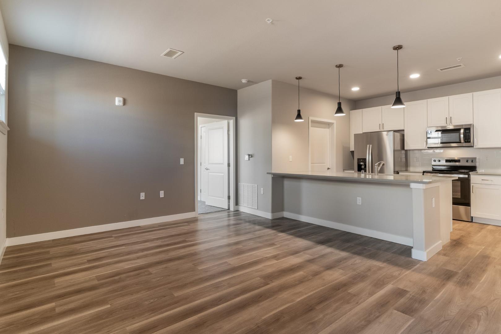 4700 Wagon Rd #1204 - 1,860USD / month