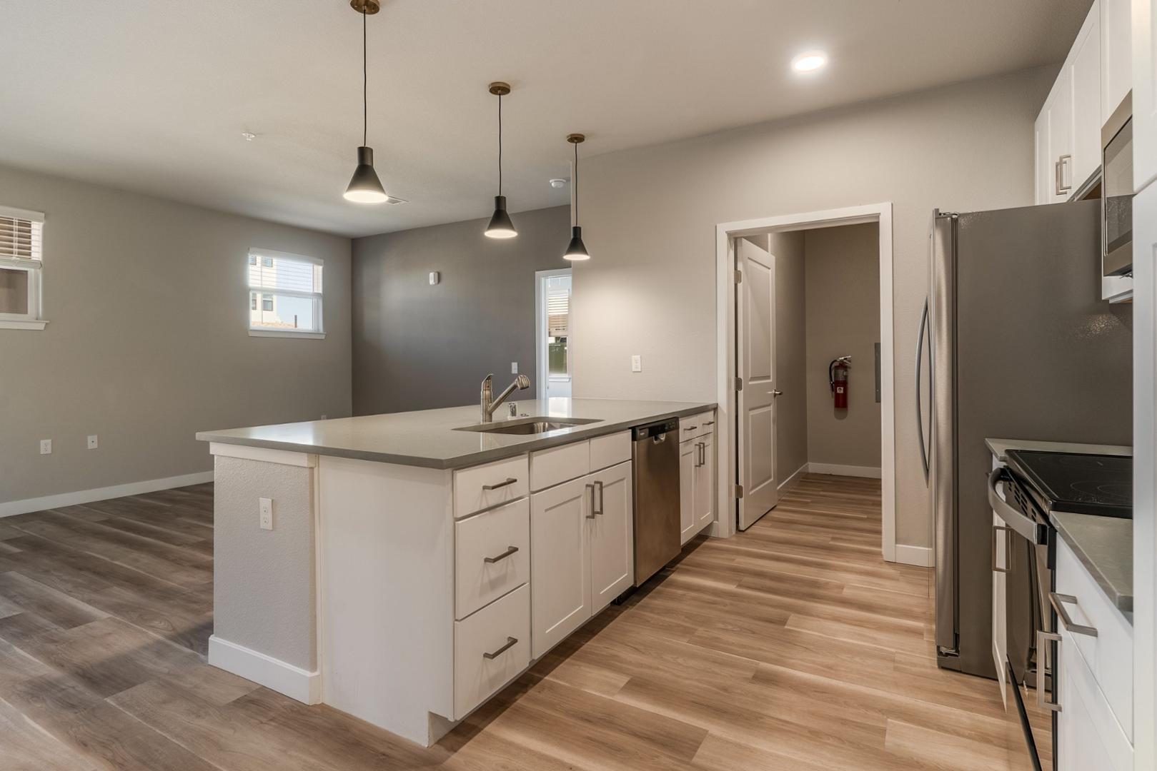 4700 Wagon Rd #1205 - 1,860USD / month