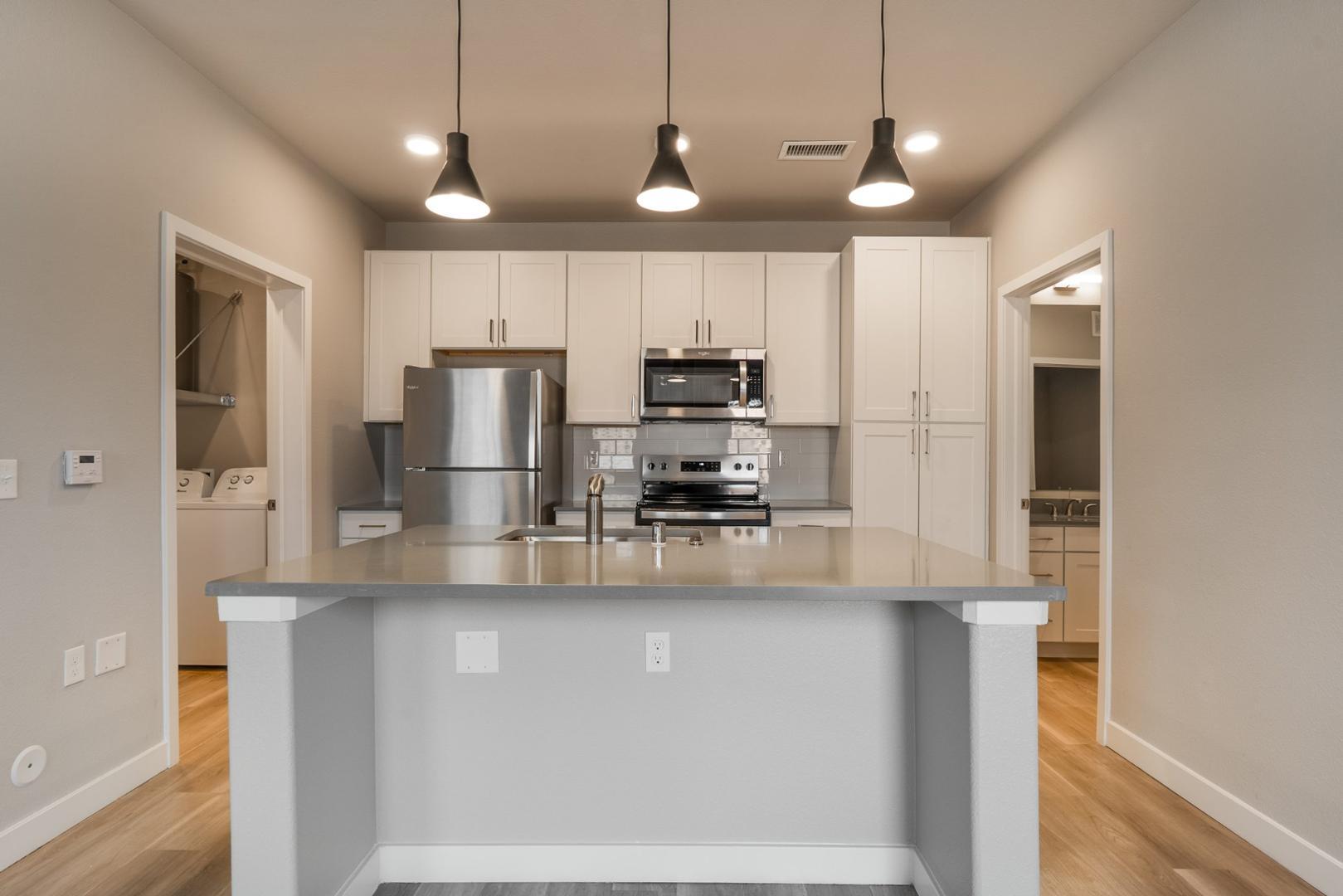 4700 Wagon Rd #7103 - 1,880USD / month