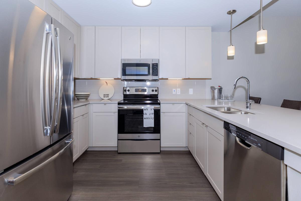 https://cdn.rentalbeast.com/listings/10519429_1729846557456.jpg.rbm