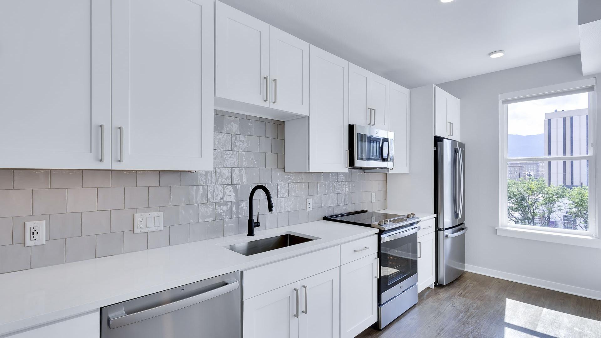 https://cdn.rentalbeast.com/listings/10534147_1730106675536.jpg.rbm
