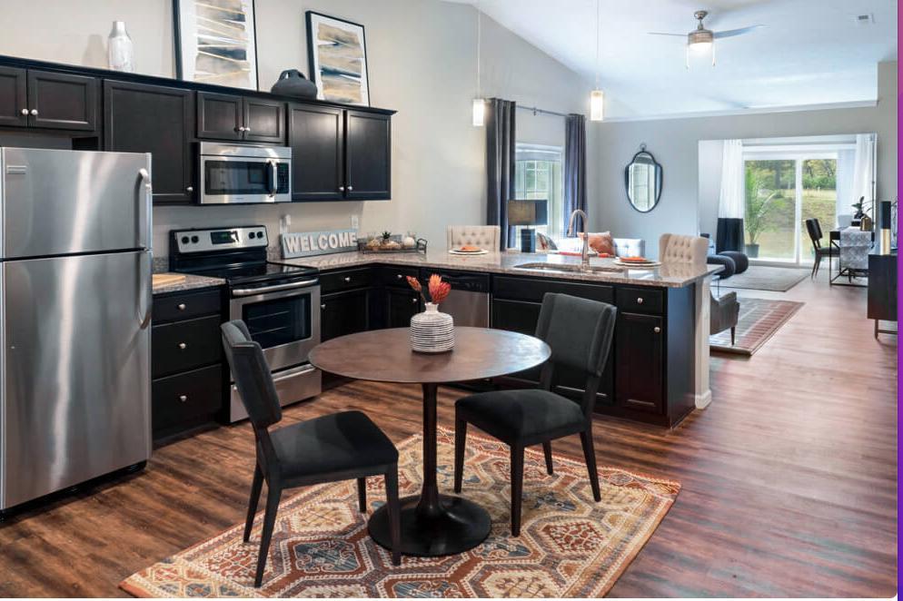 https://cdn.rentalbeast.com/listings/10534411_1730116419261.jpg.rbm