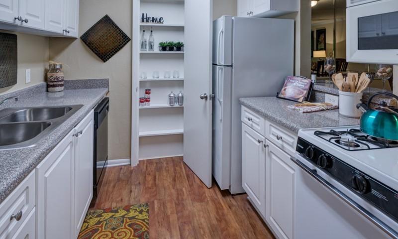 https://cdn.rentalbeast.com/listings/10538876_1730201099600.jpg.rbm