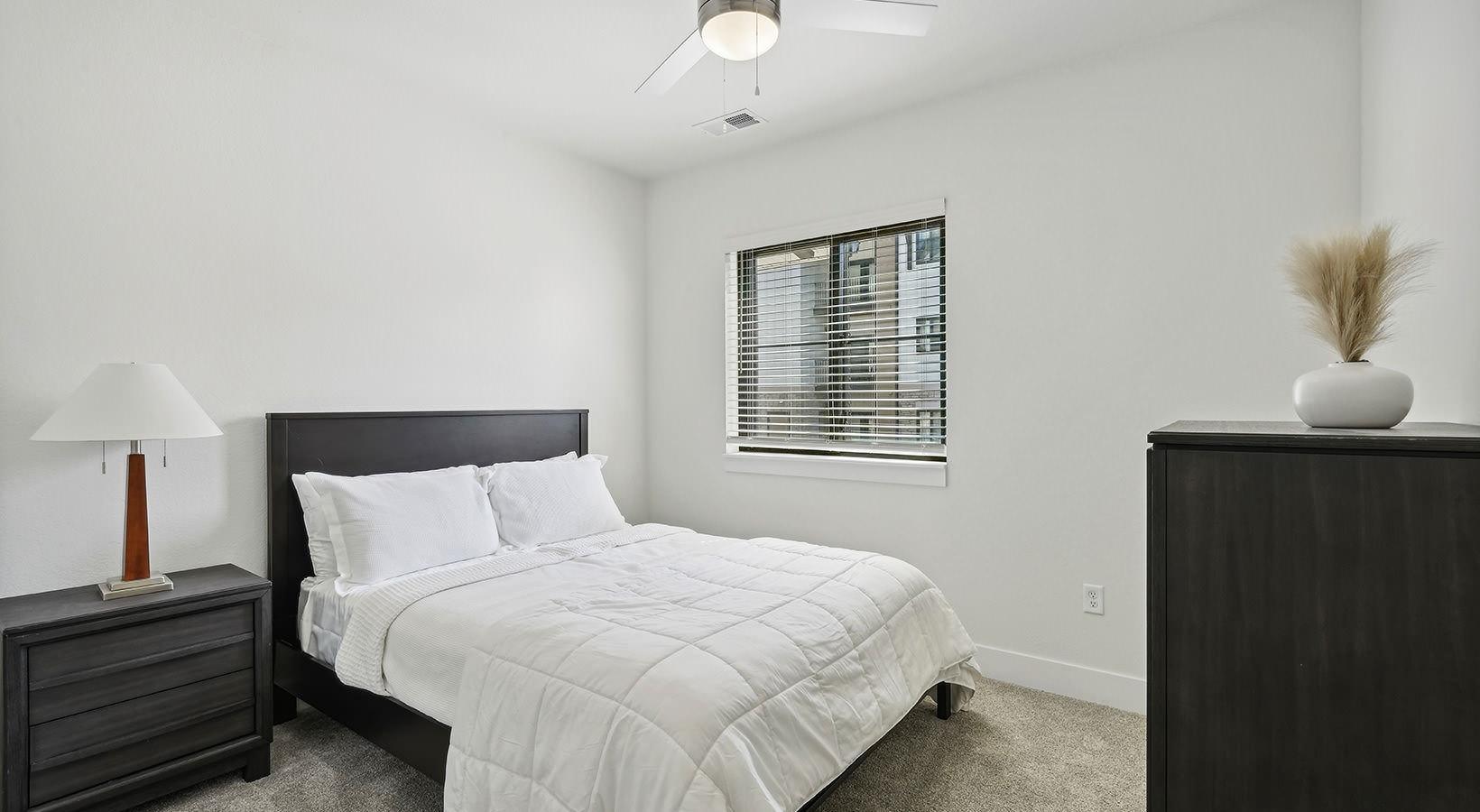 https://cdn.rentalbeast.com/listings/10558301_1730440161402.jpg.rbm