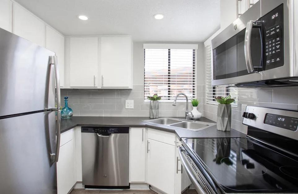 https://cdn.rentalbeast.com/listings/10606098_1731156058260.jpg.rbm