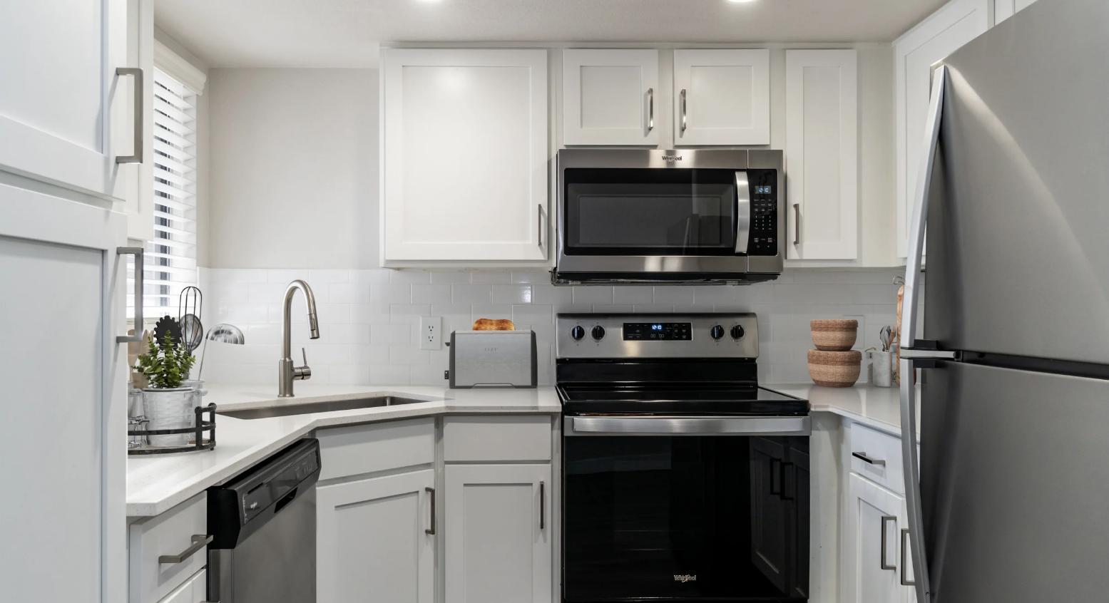 https://cdn.rentalbeast.com/listings/10606098_1731156058439.jpg.rbm