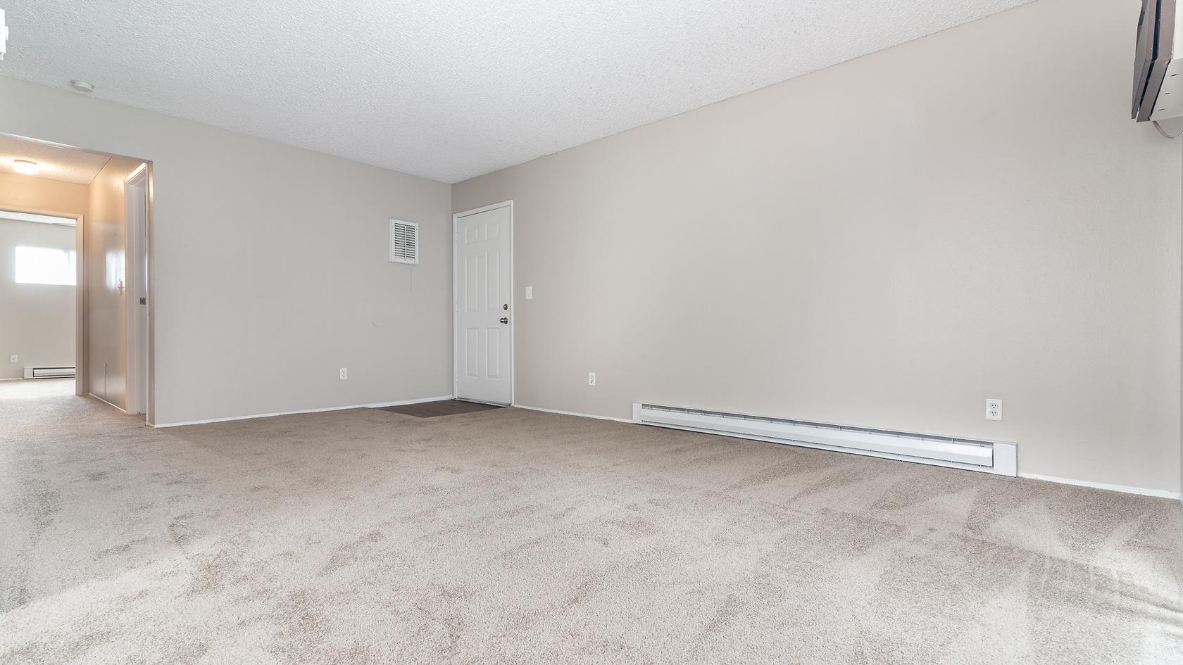 https://cdn.rentalbeast.com/listings/10652869_1731920030363.jpg.rbm