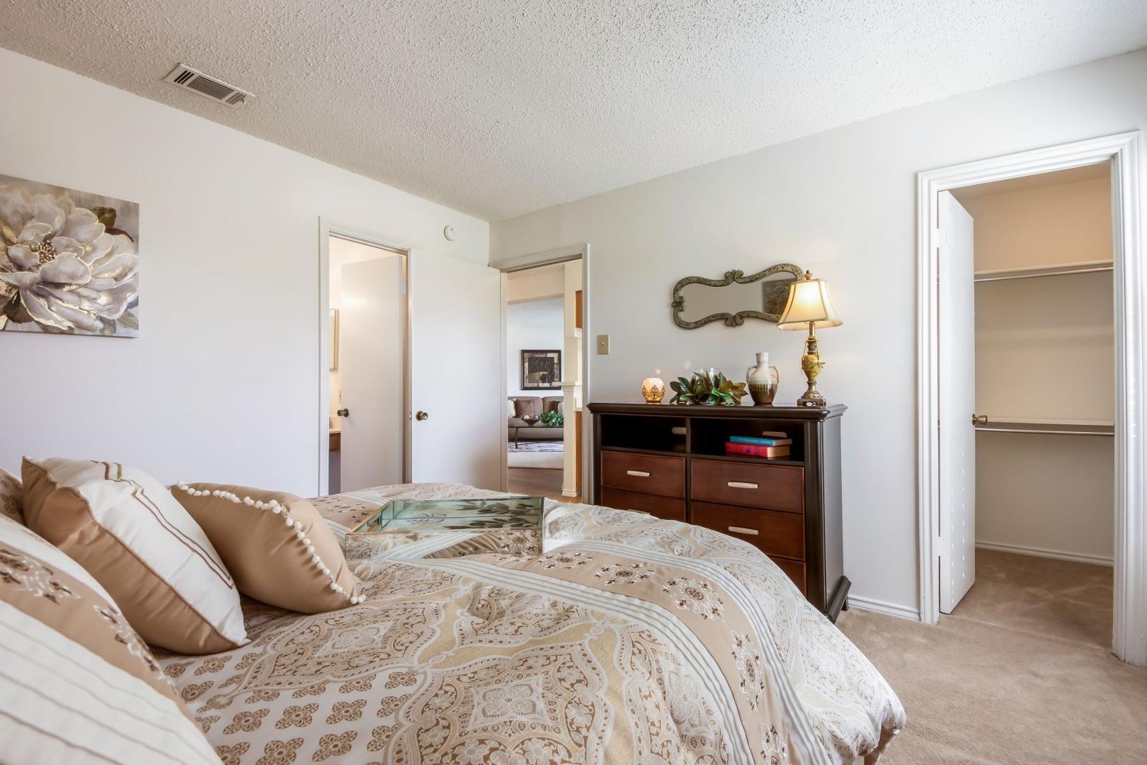 https://cdn.rentalbeast.com/listings/10663353_1732102144344.jpg.rbm