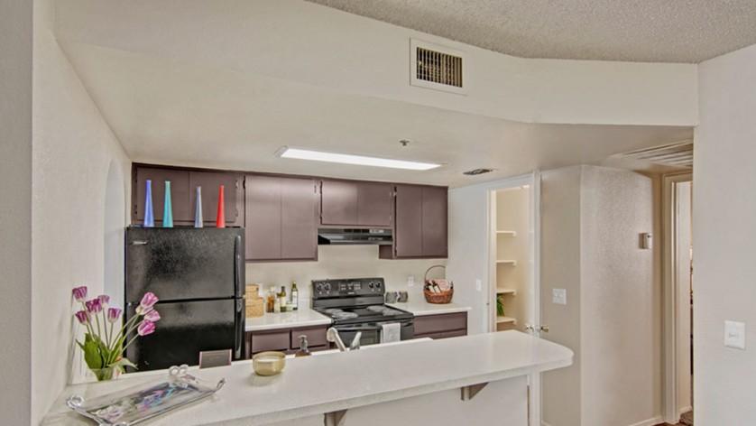 https://cdn.rentalbeast.com/listings/10670470_1732195581763.jpg.rbm