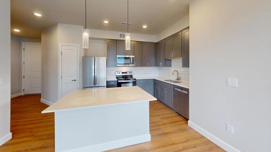 https://cdn.rentalbeast.com/listings/10695813_1732618806487.jpg.rbm