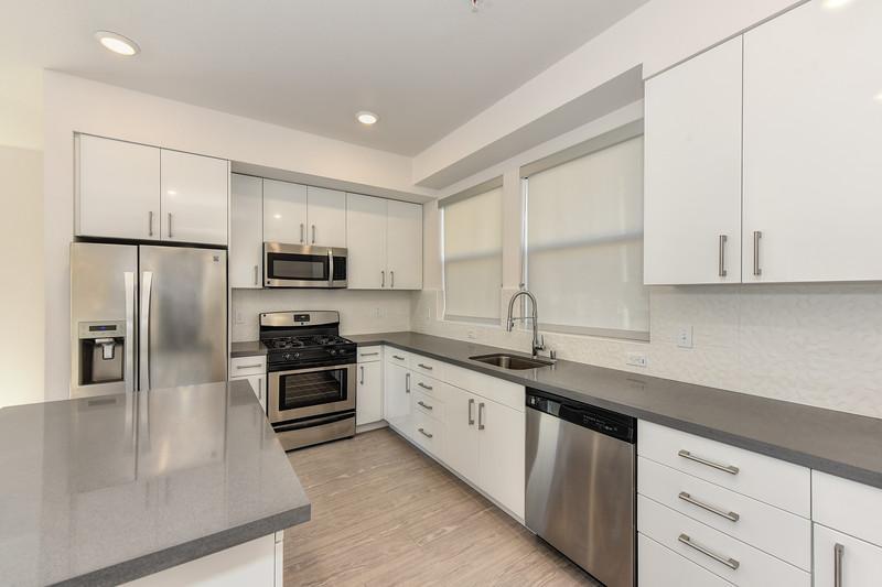 https://cdn.rentalbeast.com/listings/10707929_1732796279408.jpg.rbm