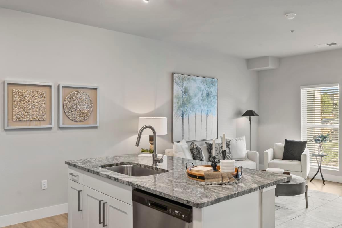 https://cdn.rentalbeast.com/listings/10737500_1733376390547.jpg.rbm