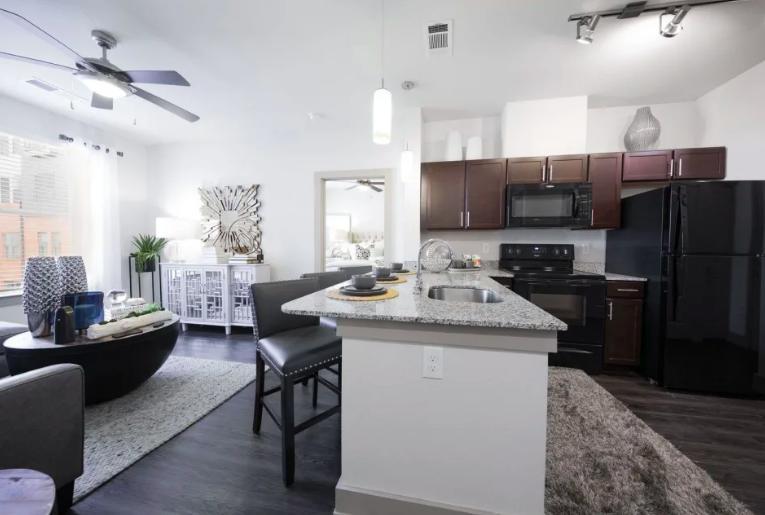 https://cdn.rentalbeast.com/listings/10743795_1733466977917.jpg.rbm