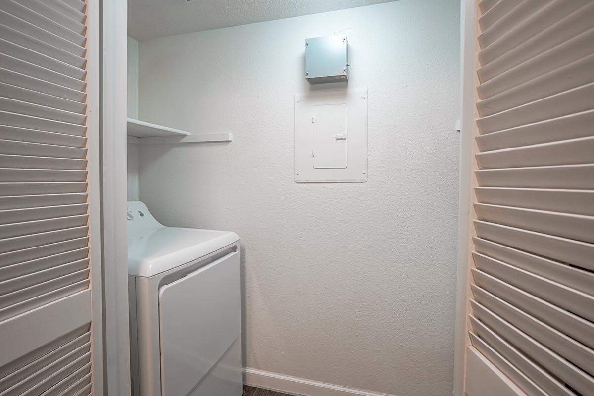 https://cdn.rentalbeast.com/listings/10796877_1734333832533.jpg.rbm