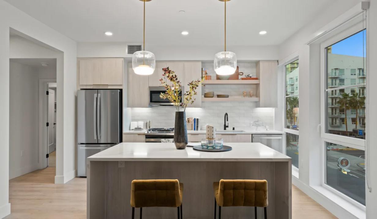 https://cdn.rentalbeast.com/listings/10800650_1734427338880.jpg.rbm