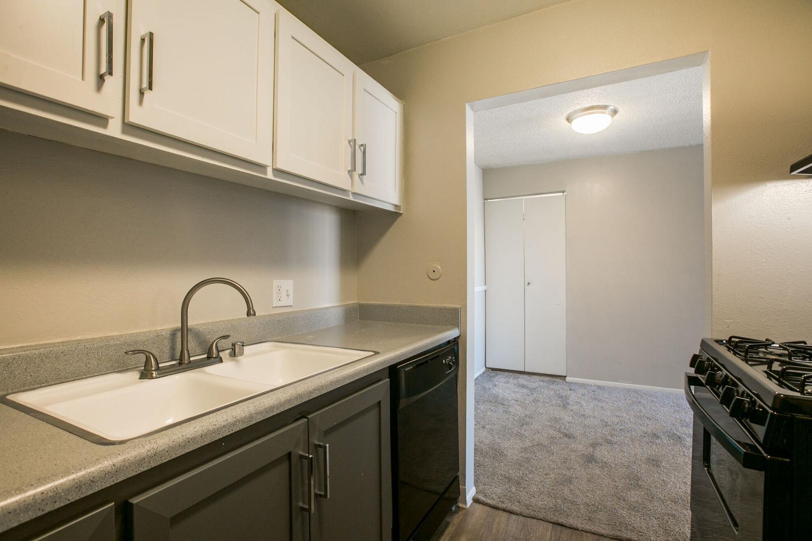 https://cdn.rentalbeast.com/listings/10845506_1735007706404.jpg.rbm