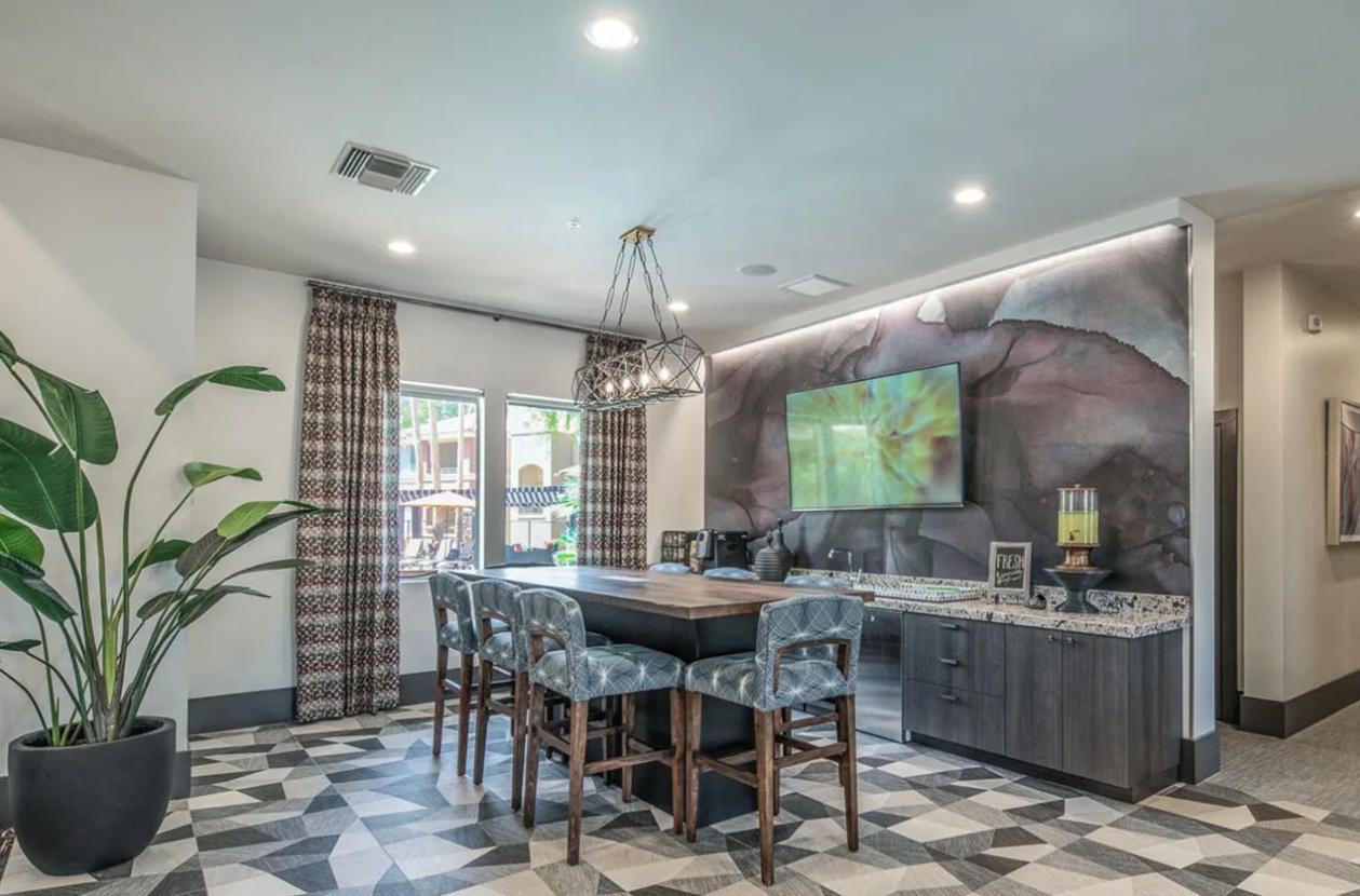 https://cdn.rentalbeast.com/listings/10880669_1735796231996.jpg.rbm