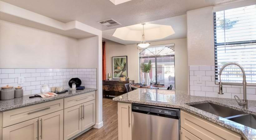 https://cdn.rentalbeast.com/listings/10912753_1736313363607.jpg.rbm