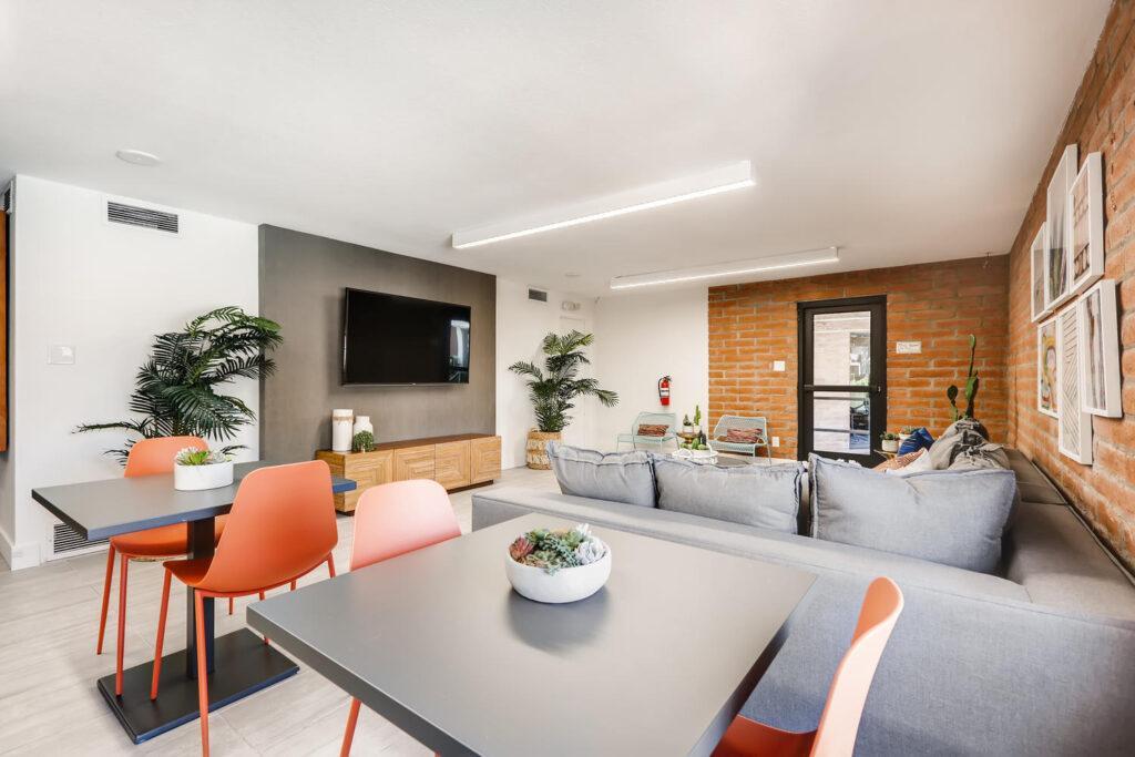 https://cdn.rentalbeast.com/listings/10912913_1736315074302.jpg.rbm