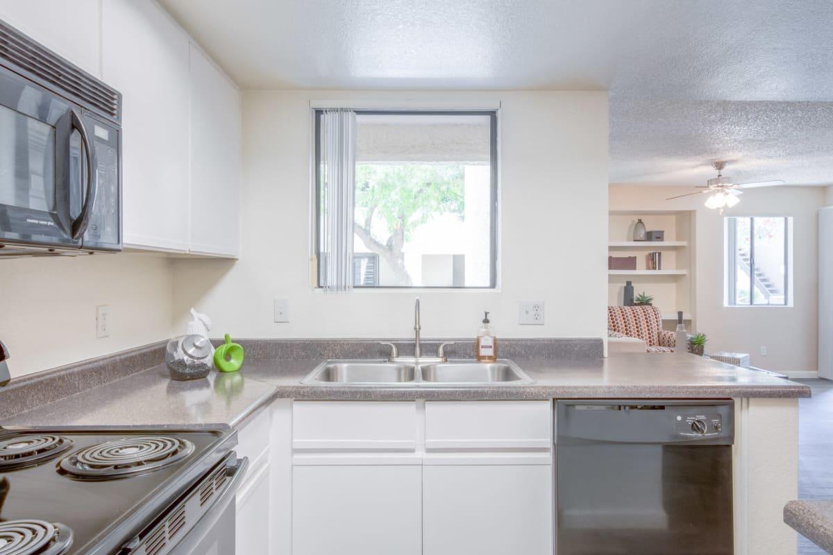 https://cdn.rentalbeast.com/listings/10913208_1736319745504.jpg.rbm