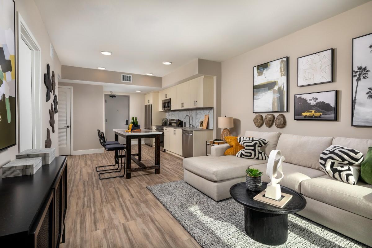 https://cdn.rentalbeast.com/listings/10921614_1740398397153.jpg.rbm