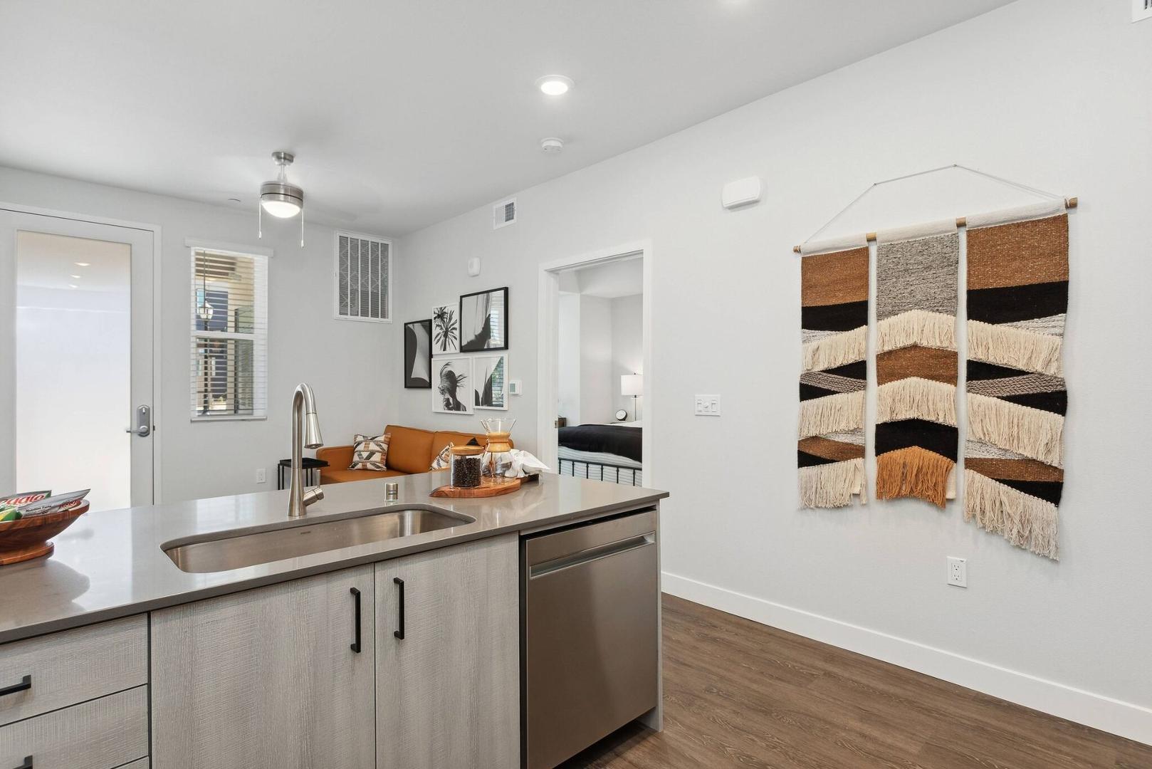 https://cdn.rentalbeast.com/listings/10933604_1736533182226.jpg.rbm