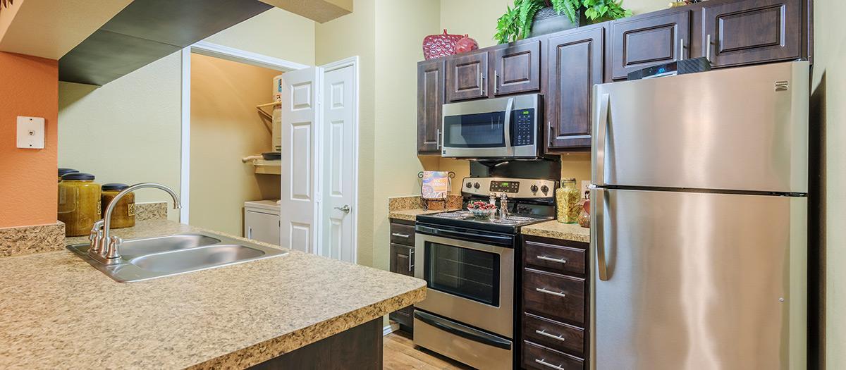 https://cdn.rentalbeast.com/listings/10955065_1736931366157.jpg.rbm