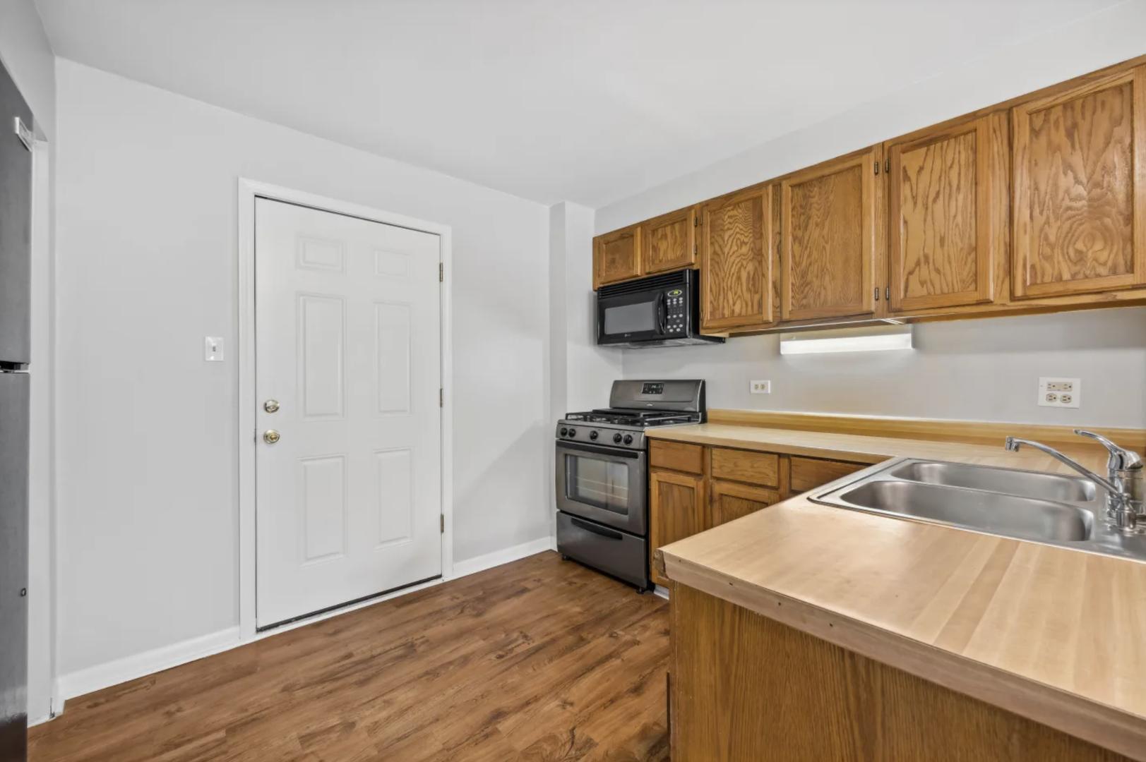 211 N Lincolnway St #211-101, North Aurora, IL - 1,865 USD/ month