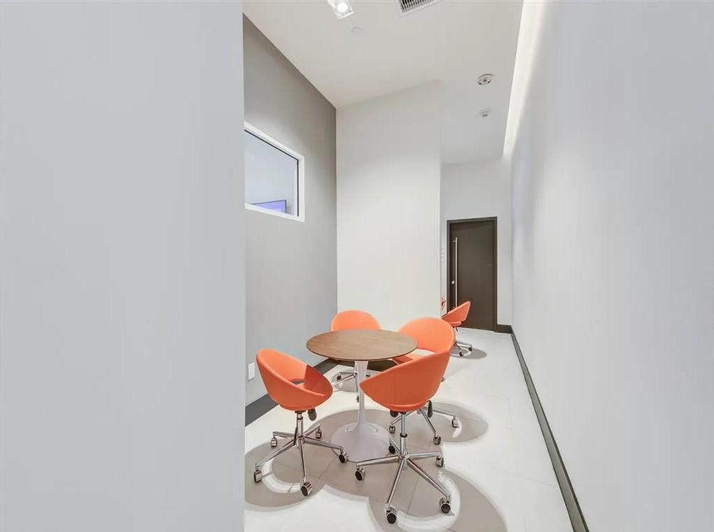 2100 SW 8th St #402 - 3,907USD / month