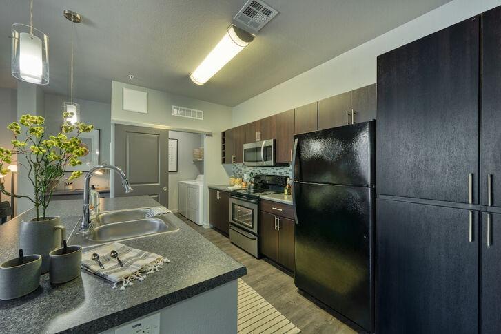 https://cdn.rentalbeast.com/listings/11070454_1738718989767.jpg.rbm