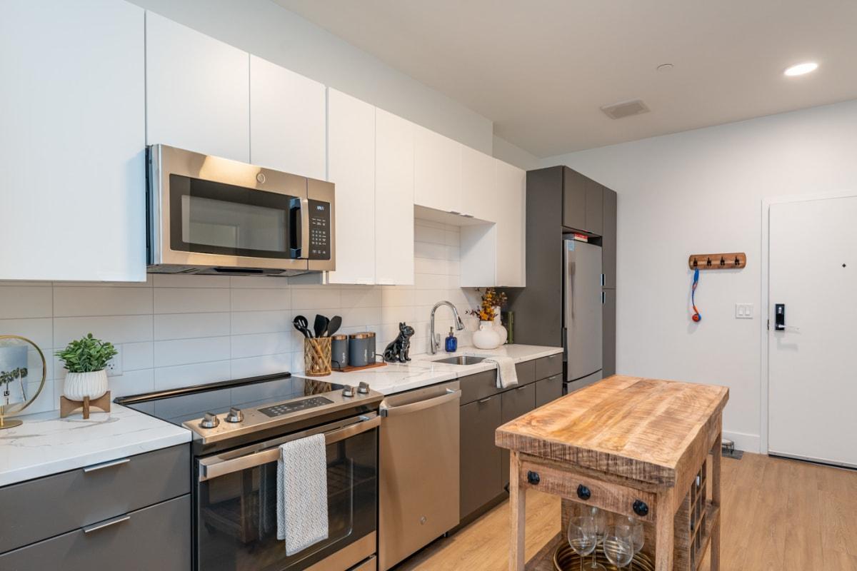 https://cdn.rentalbeast.com/listings/11074439_1738747952885.jpg.rbm