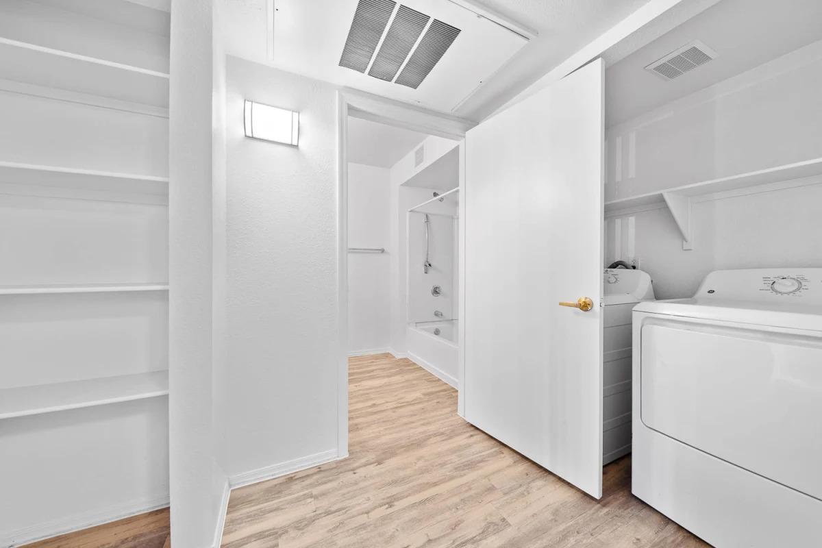 https://cdn.rentalbeast.com/listings/11080548_1738832808079.jpg.rbm