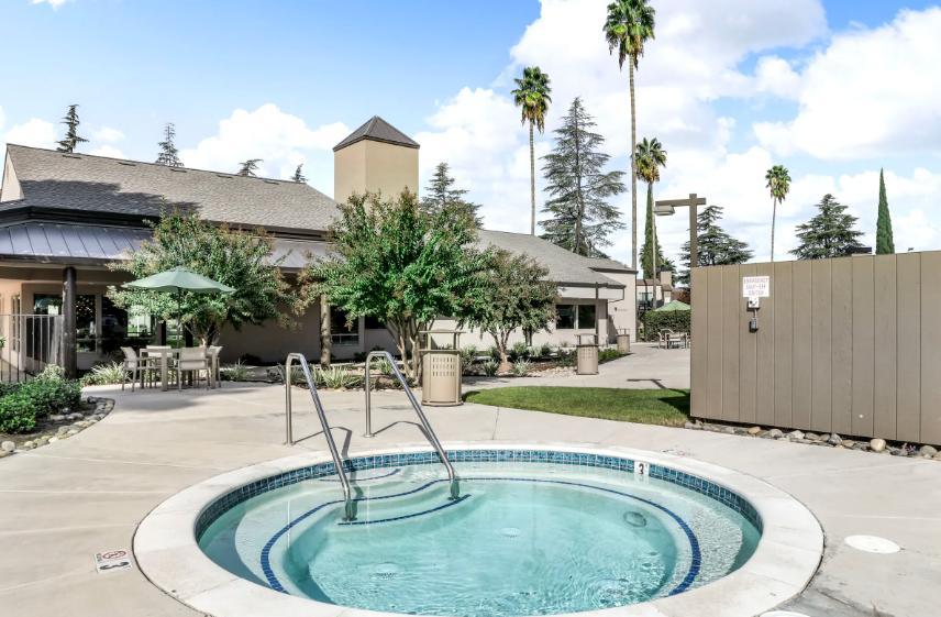 https://cdn.rentalbeast.com/listings/11157726_1740042481371.jpg.rbm