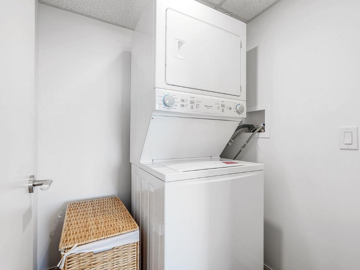 100 Manett Cres #204, Brampton, ON - 2,545 CAD/ month