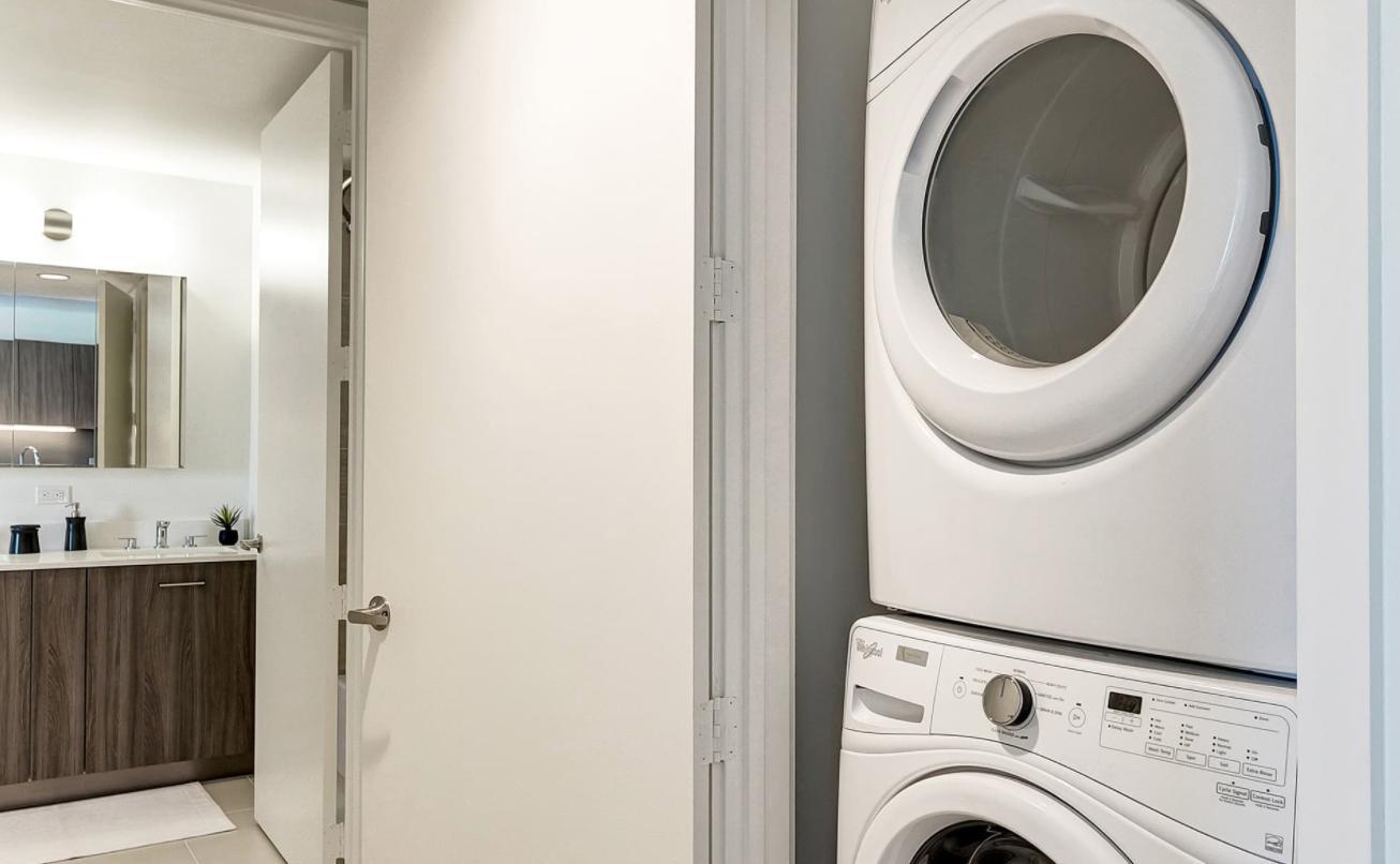 3635 NE 1st Avenue #1806, Miami, FL - 3,147 USD/ month