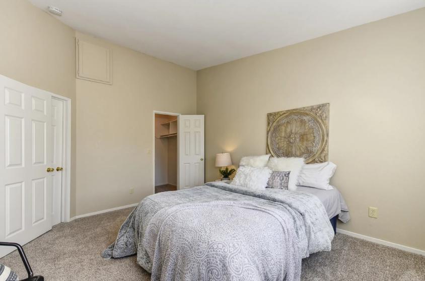 9175 Greenback Ln #052 - 1,865USD / month