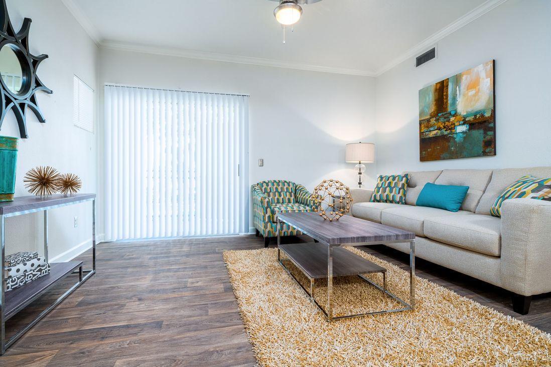https://cdn.rentalbeast.com/listings/11176895_1740363541200.jpg.rbm