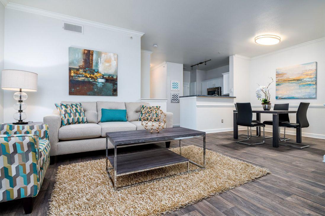 https://cdn.rentalbeast.com/listings/11176895_1740363541399.jpg.rbm