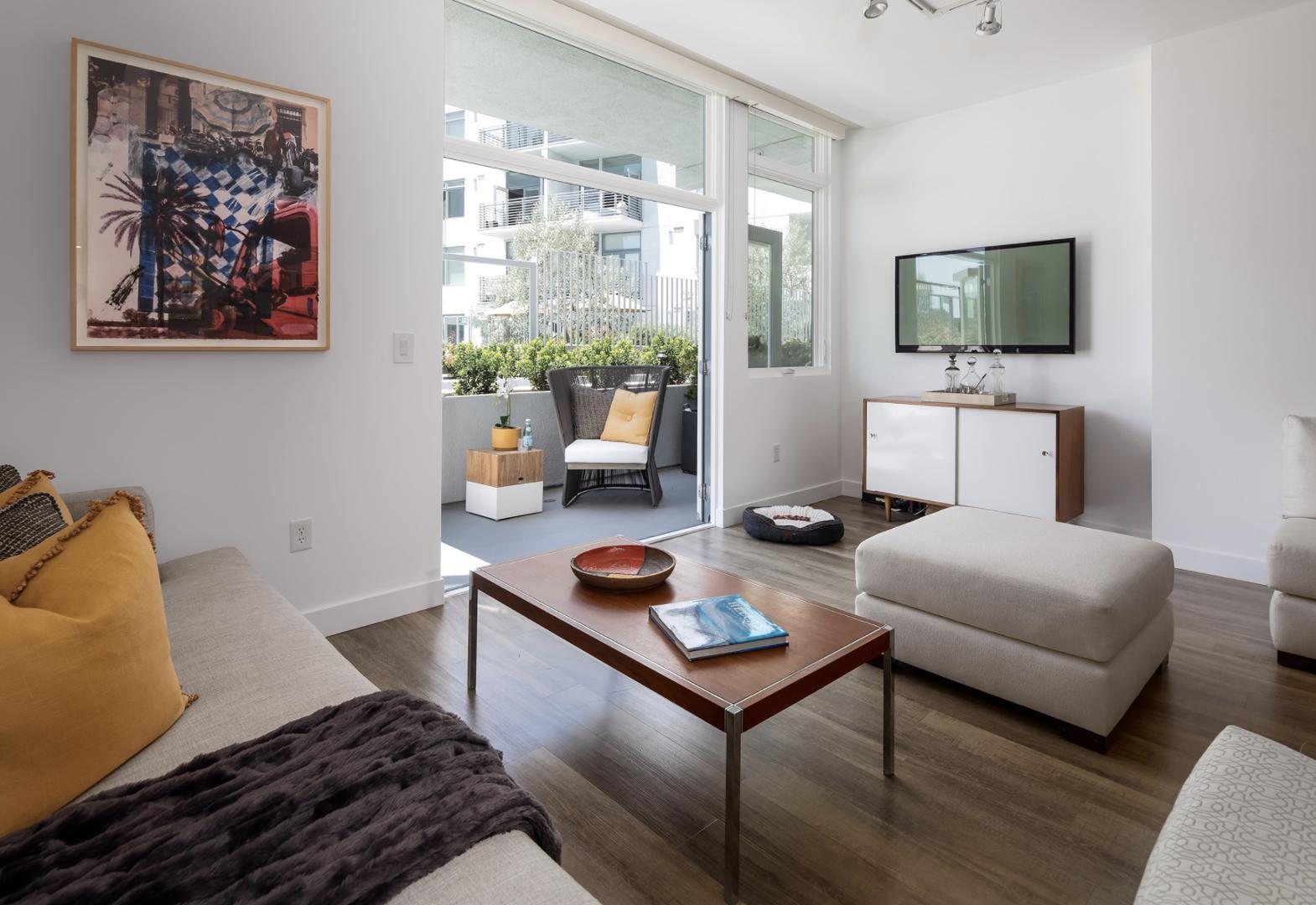 1619 N La Brea Ave #0511, Los Angeles, CA - 3,300 USD/ month