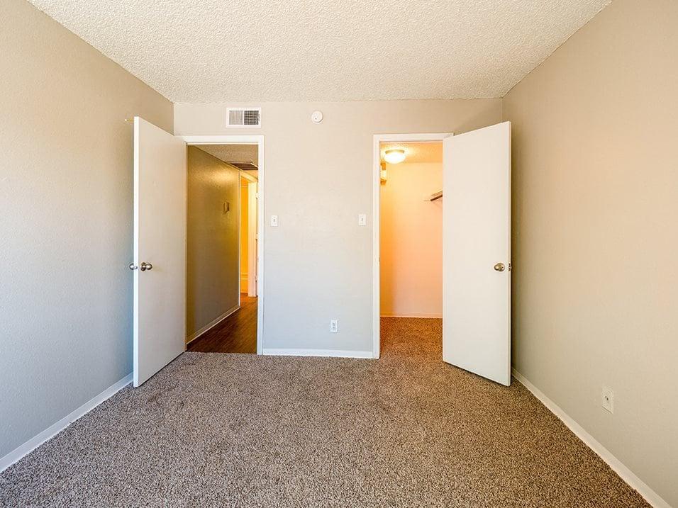 https://cdn.rentalbeast.com/listings/11181310_1740456792215.jpg.rbm