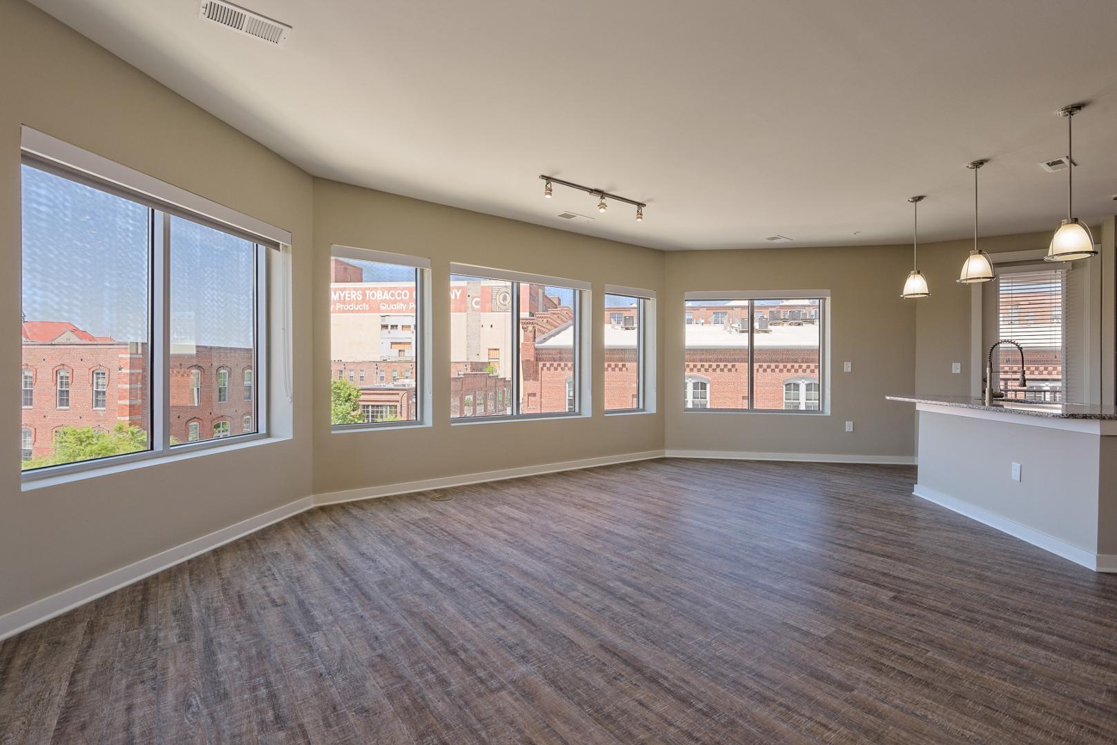https://cdn.rentalbeast.com/listings/11182368_1740480811051.jpg.rbm