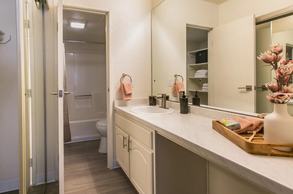 https://cdn.rentalbeast.com/listings/11186572_1740541414341.jpg.rbm